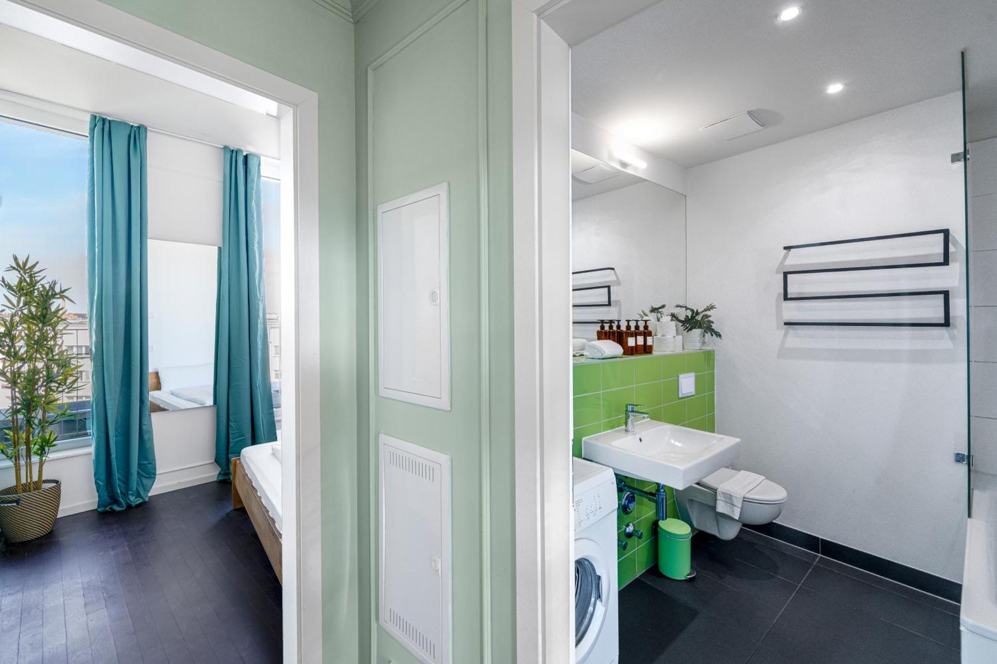 Holiday At Alexanderplatz Apartments — Photos 3